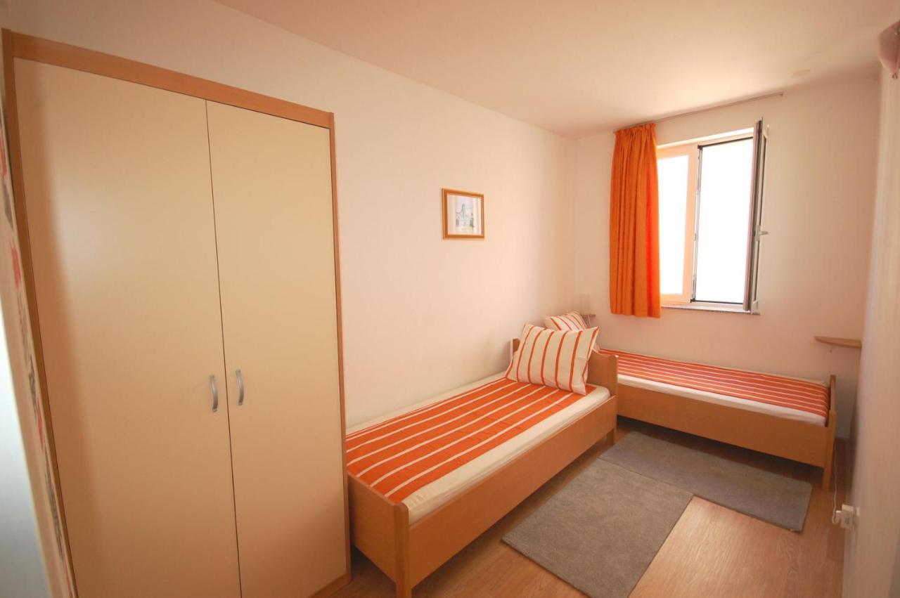 Apartment Blanka By El-Pi Tours Njivice Exterior foto