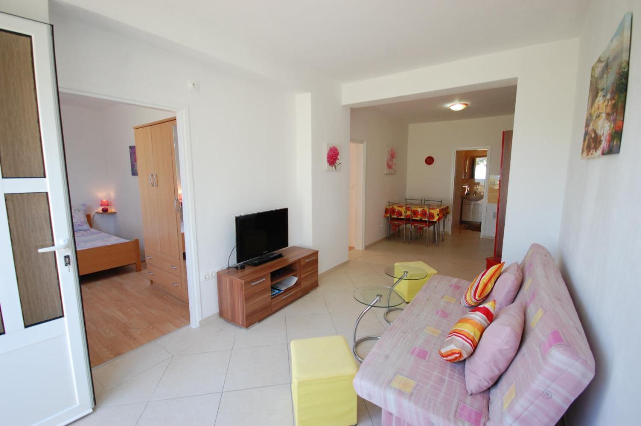 Apartment Blanka By El-Pi Tours Njivice Exterior foto
